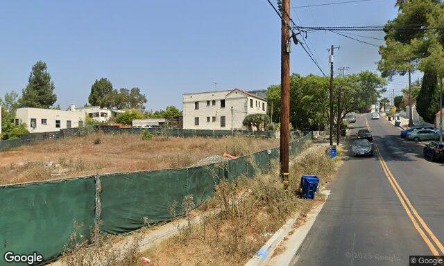 825 Hyperion Ave