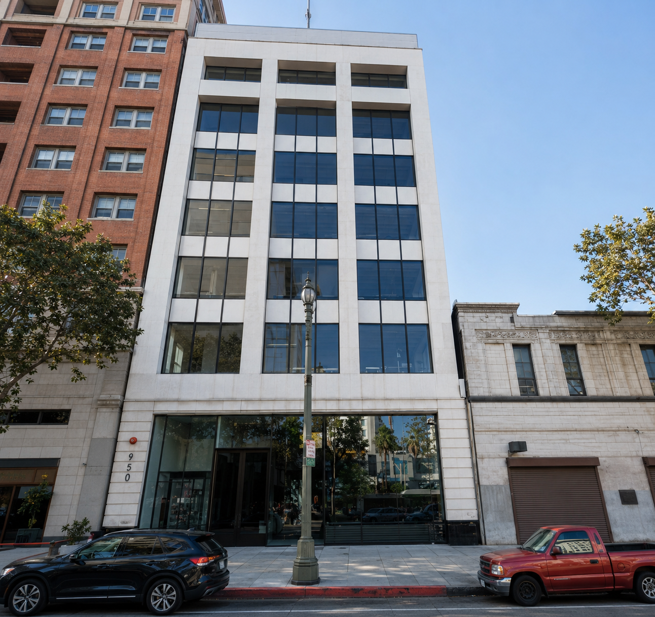 950 S Broadway