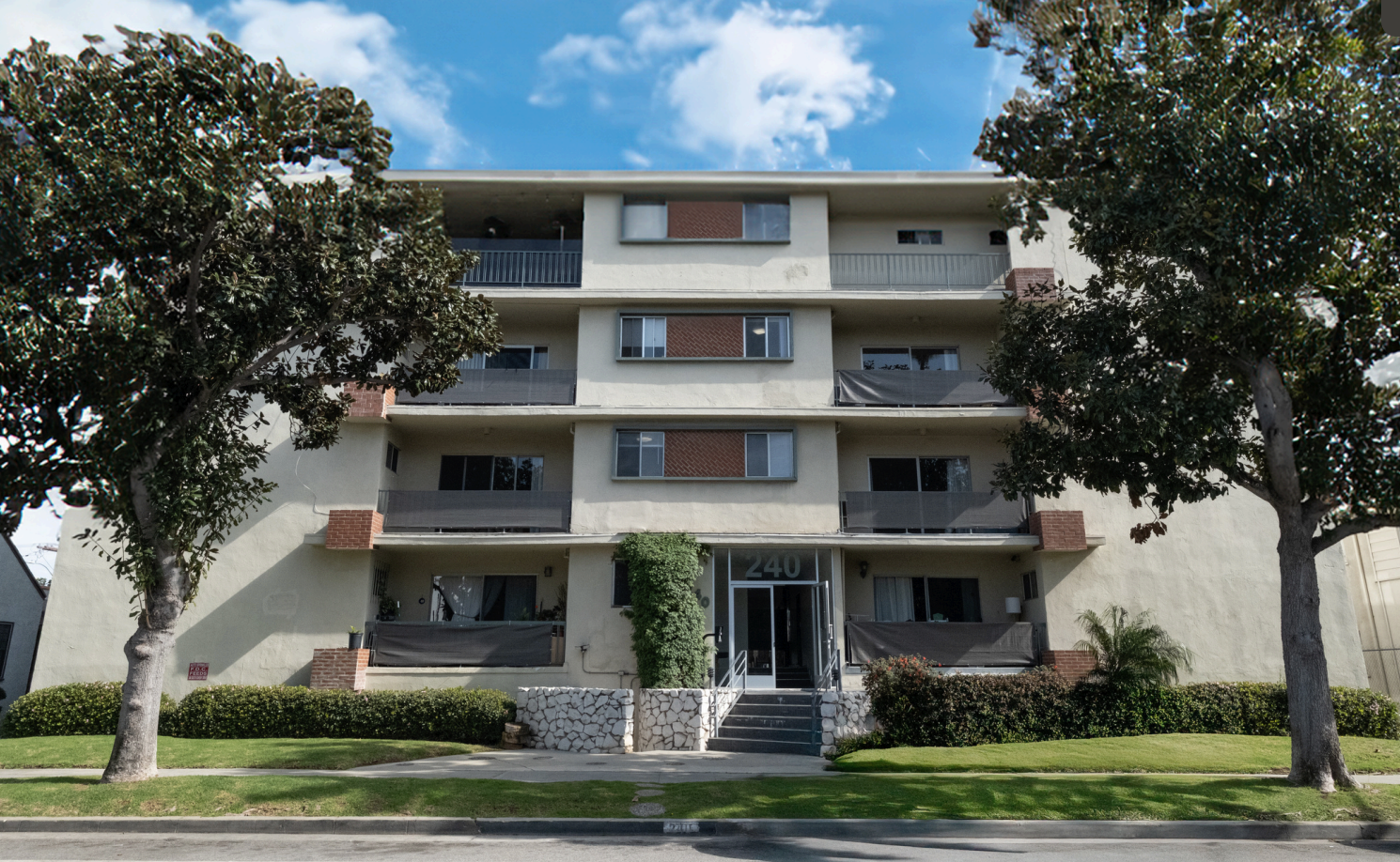 240 S Doheny Dr